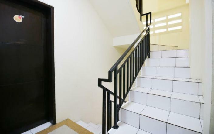 กามาร์ เกลัวร์กา มังกา เบซาร์ ชาเรียะห์ Hotel จาการ์ตา ภายนอก รูปภาพ